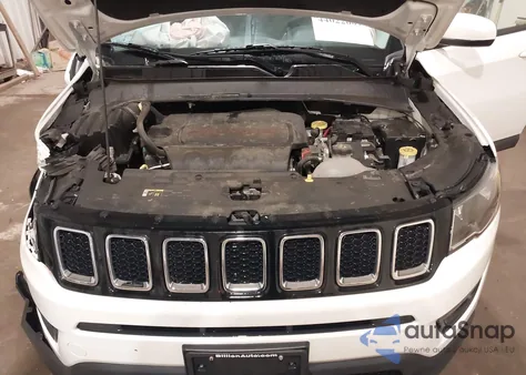 2018 Jeep Compass Latitude 4X4 из США, поврежденный, VIN 3C4NJDBB6JT361021